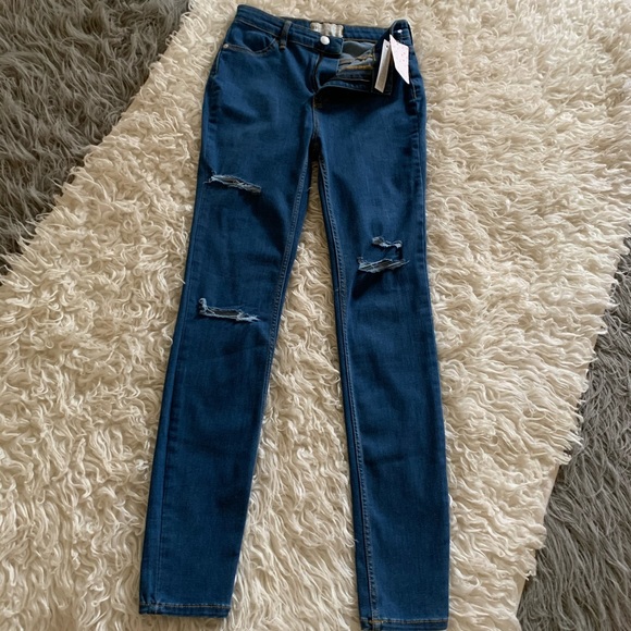 💐HP🌹NWT Free People destroyed denim legging, size 27. - Picture 4 of 5